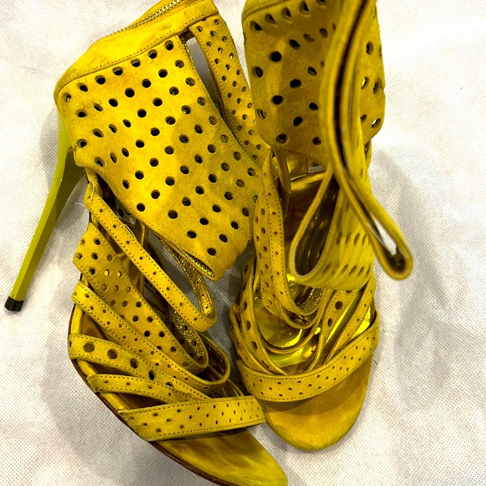 Jimmy Choo size 40 yellow heals